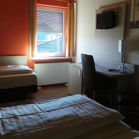 Rhoenblick Landhotel - Restaurant - Countrypub Petersberg  Bilik gambar