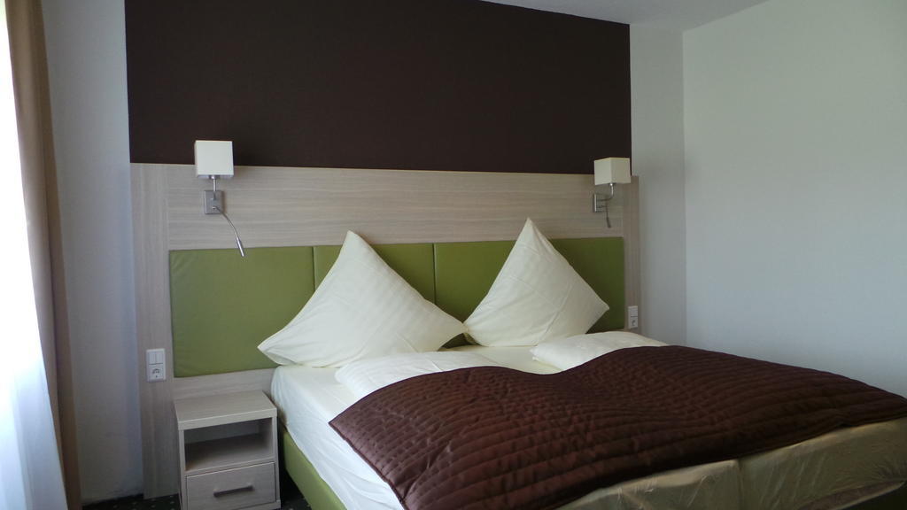 Rhoenblick Landhotel - Restaurant - Countrypub Petersberg  Bilik gambar