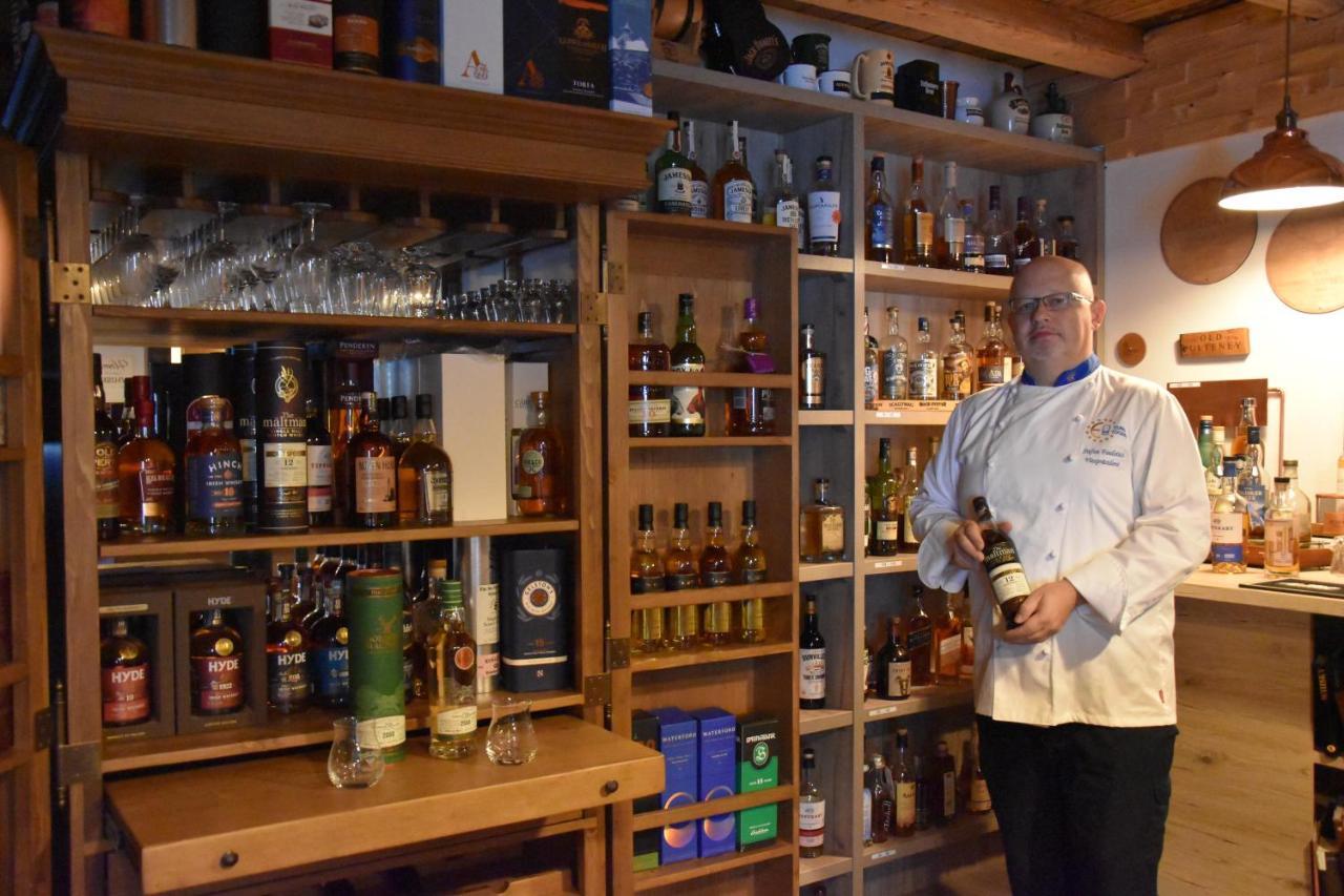 Rhoenblick Landhotel - Restaurant - Countrypub Petersberg  Luaran gambar